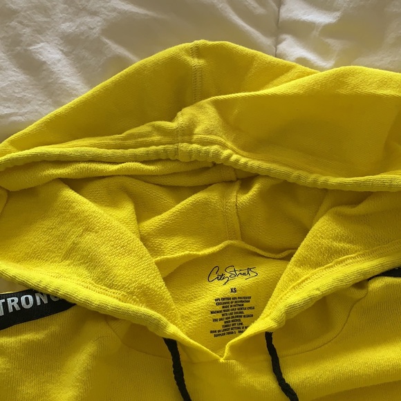 City Streets Juniors Cropped Top w/ Hood - Picture 6 of 7